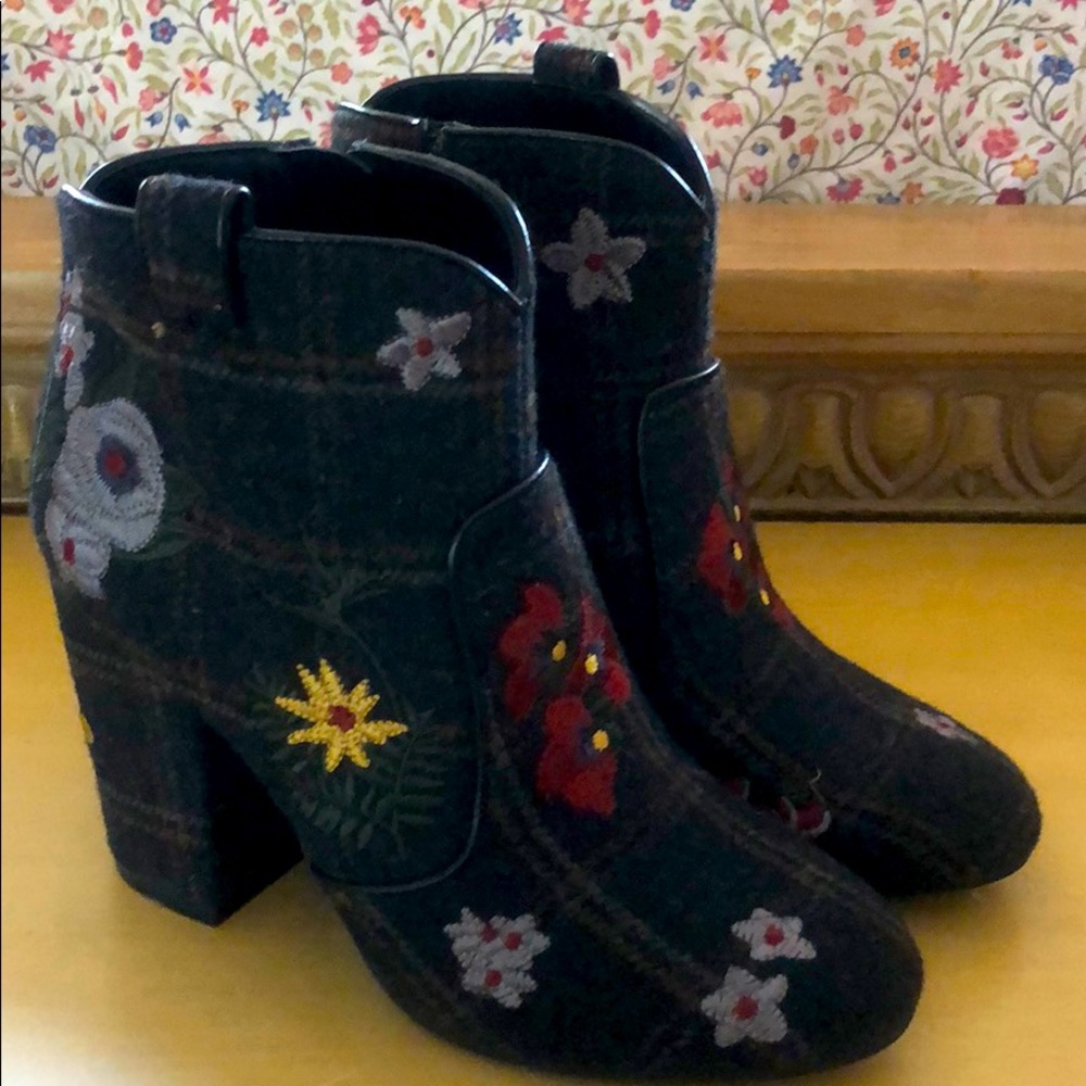 Indigo rd bottle size 7 1/2